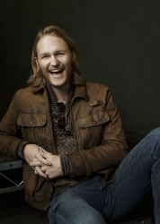 Фото №1 Уайатт Расселл