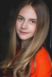 Фото №1 Эмилия Джонс