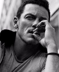 Фото №1 Люк Эванс