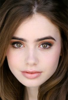 Лили Коллинз